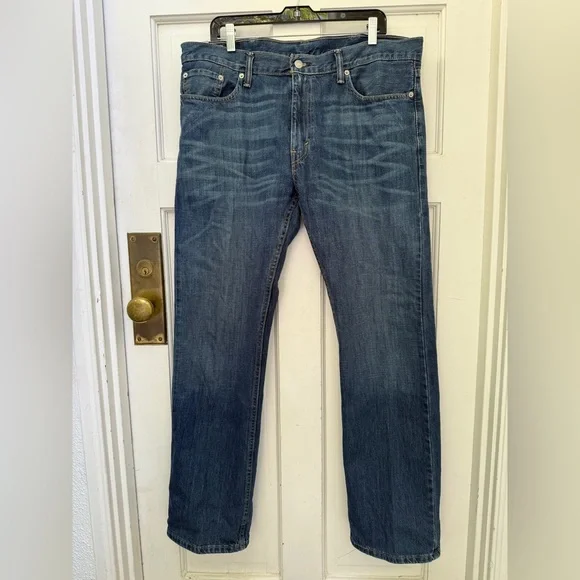 Men’s Levi Jeans - Picture 1 of 3